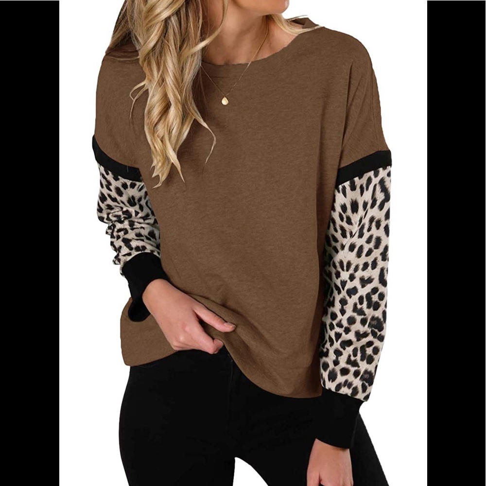 🆕 Trendy Long Sleeve Leopard printed sleeve Top